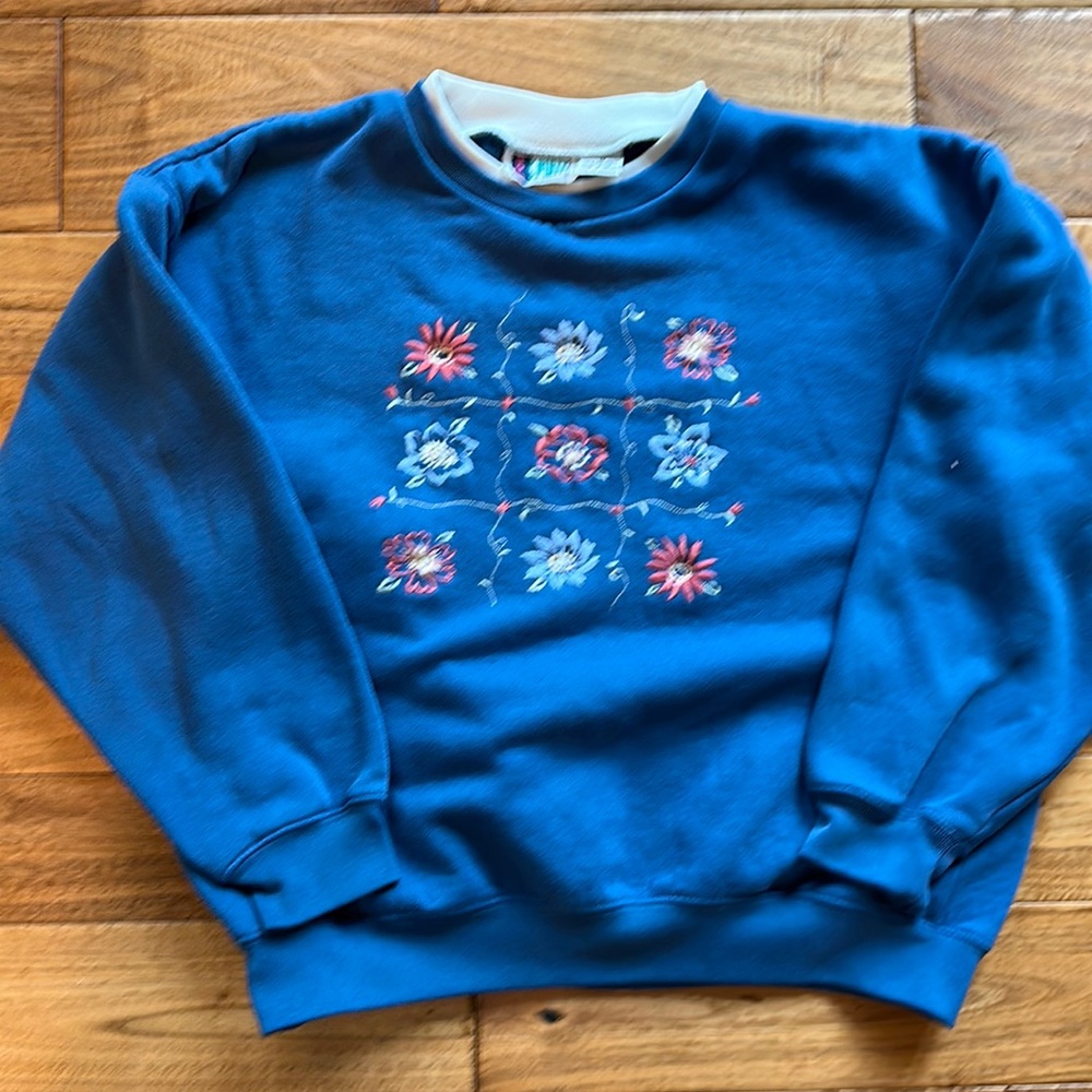 Vtg Bold Spirit embroidered floral sweatshirt